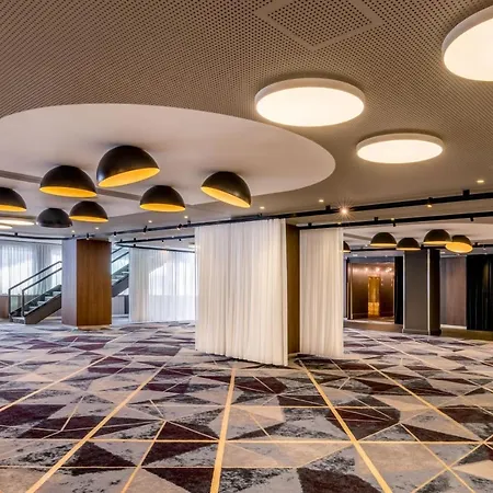 Отель Frankfurt Marriott